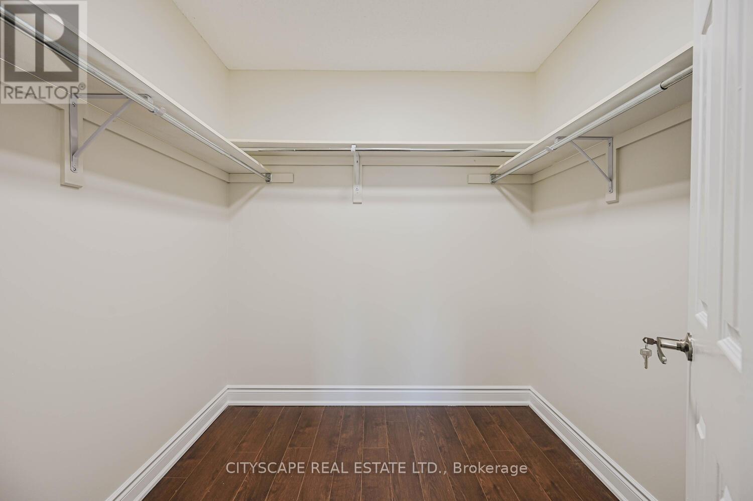 3938 Burdette Terrace, Mississauga, Ontario  L5M 0J2 - Photo 32 - W12475430