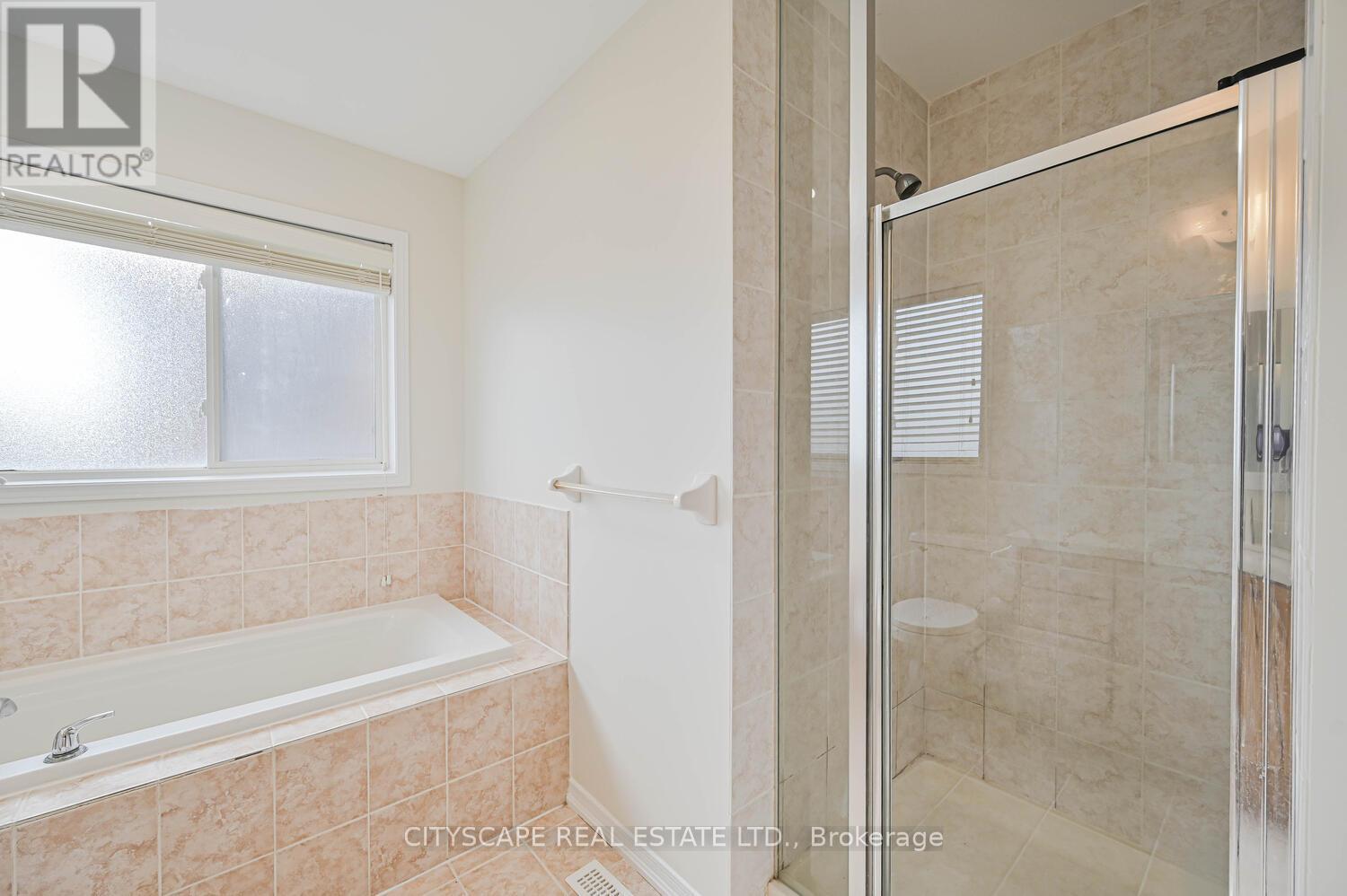 3938 Burdette Terrace, Mississauga, Ontario  L5M 0J2 - Photo 34 - W12475430