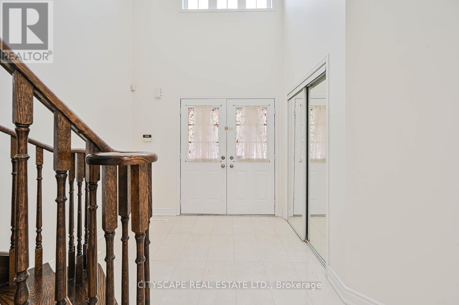 3938 Burdette Terrace, Mississauga, Ontario  L5M 0J2 - Photo 6 - W12475430