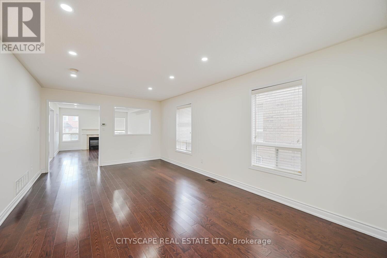 3938 Burdette Terrace, Mississauga, Ontario  L5M 0J2 - Photo 9 - W12475430