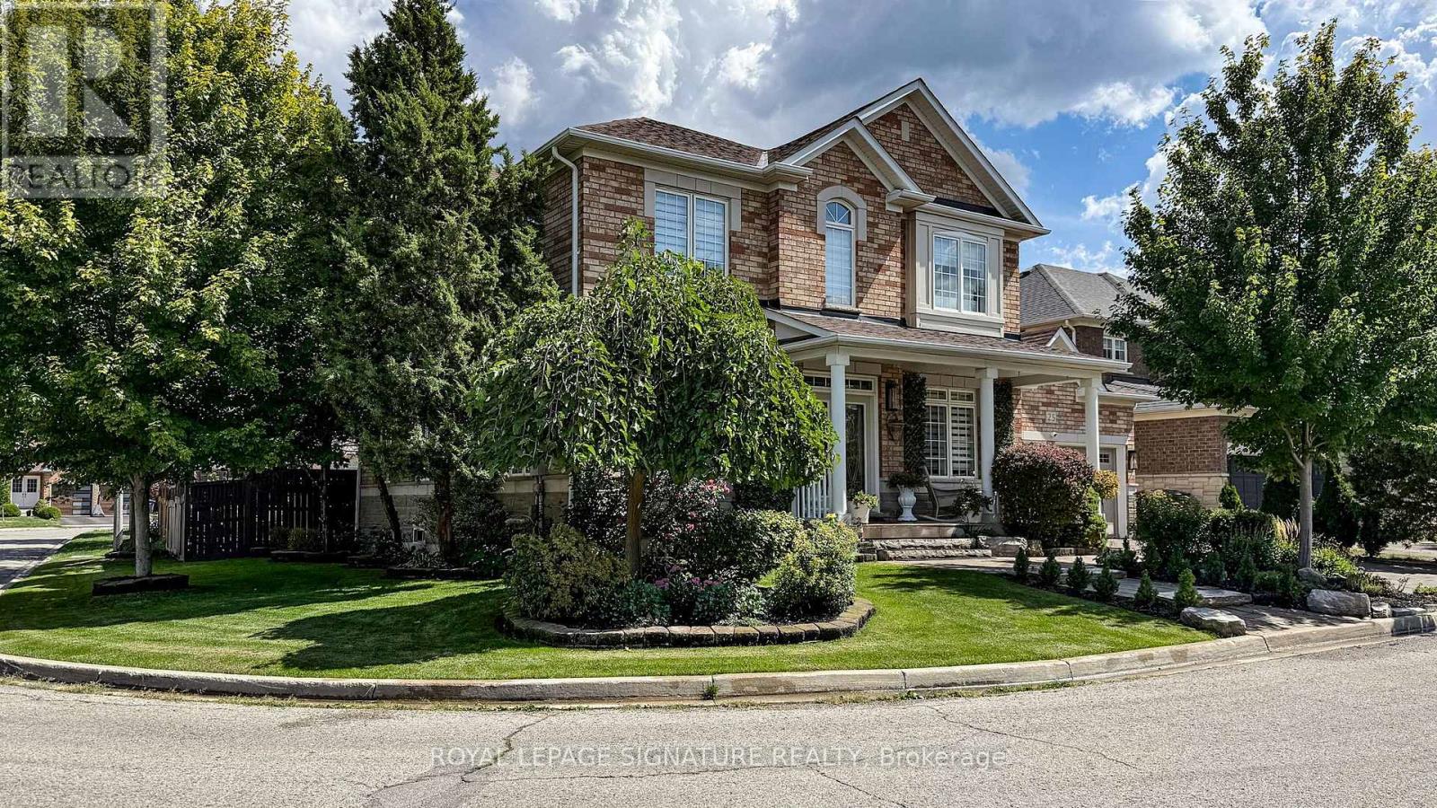 25 Sawston Circle, Brampton (Fletcher's Meadow), Ontario  L7A 2N7 - Photo 2 - W12475456