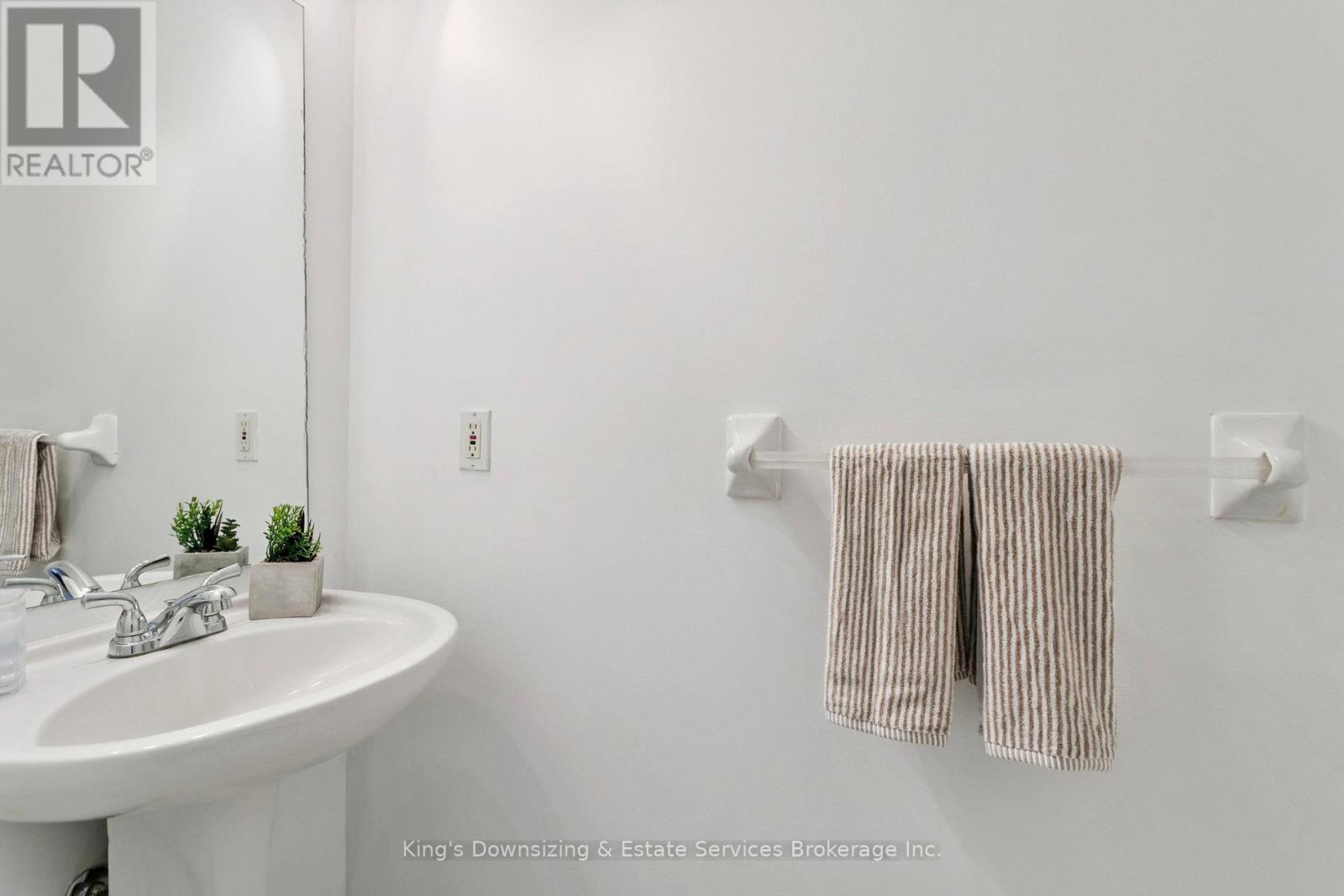 42 Lake Louise Drive, Brampton (Fletcher's Meadow), Ontario  L6X 4W5 - Photo 4 - W12475466