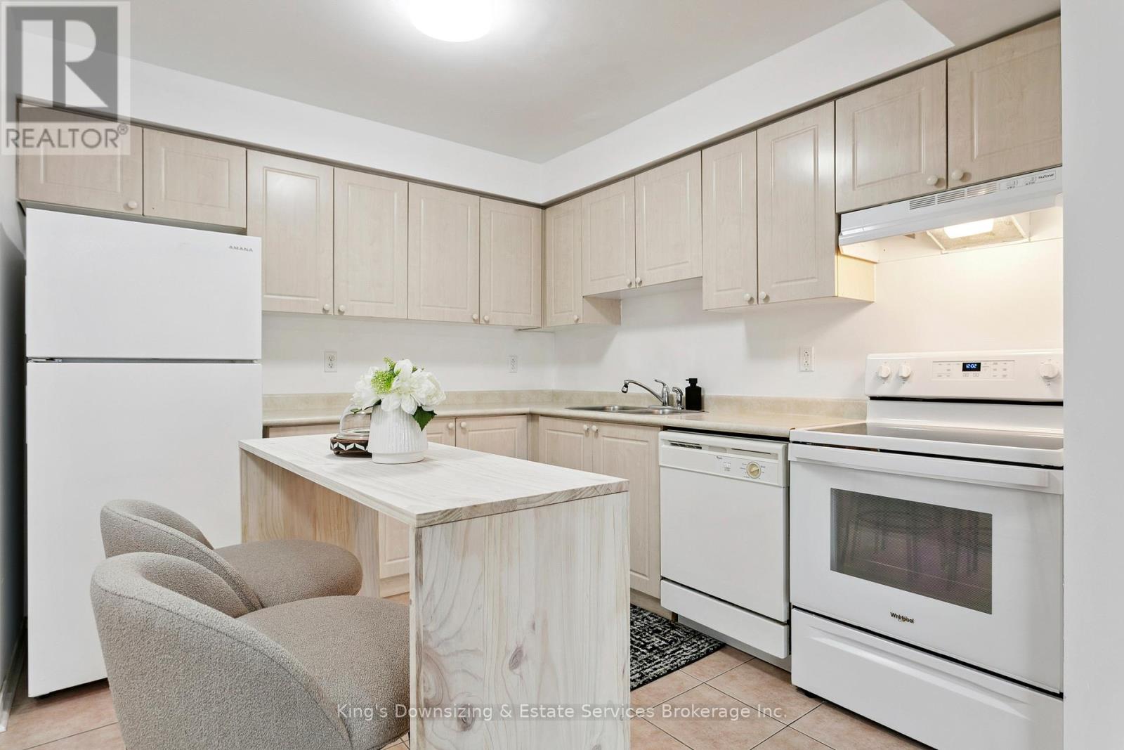 42 Lake Louise Drive, Brampton (Fletcher's Meadow), Ontario  L6X 4W5 - Photo 6 - W12475466