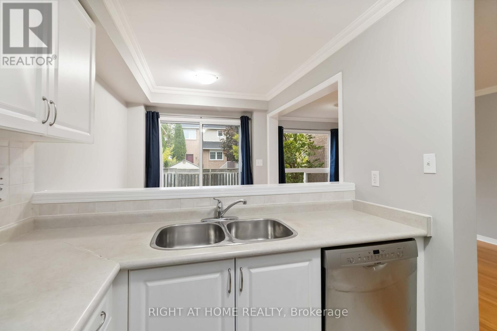 2466 Newcastle Crescent, Oakville, Ontario  L6M 4P3 - Photo 10 - W12475473