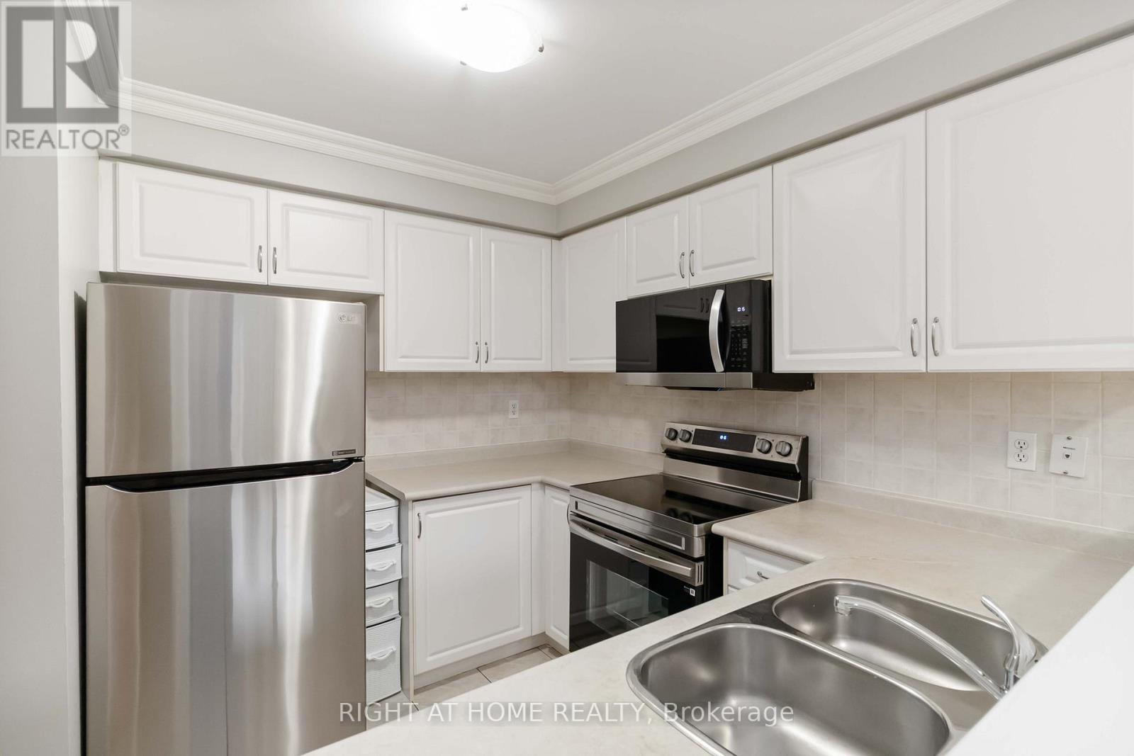 2466 Newcastle Crescent, Oakville, Ontario  L6M 4P3 - Photo 11 - W12475473