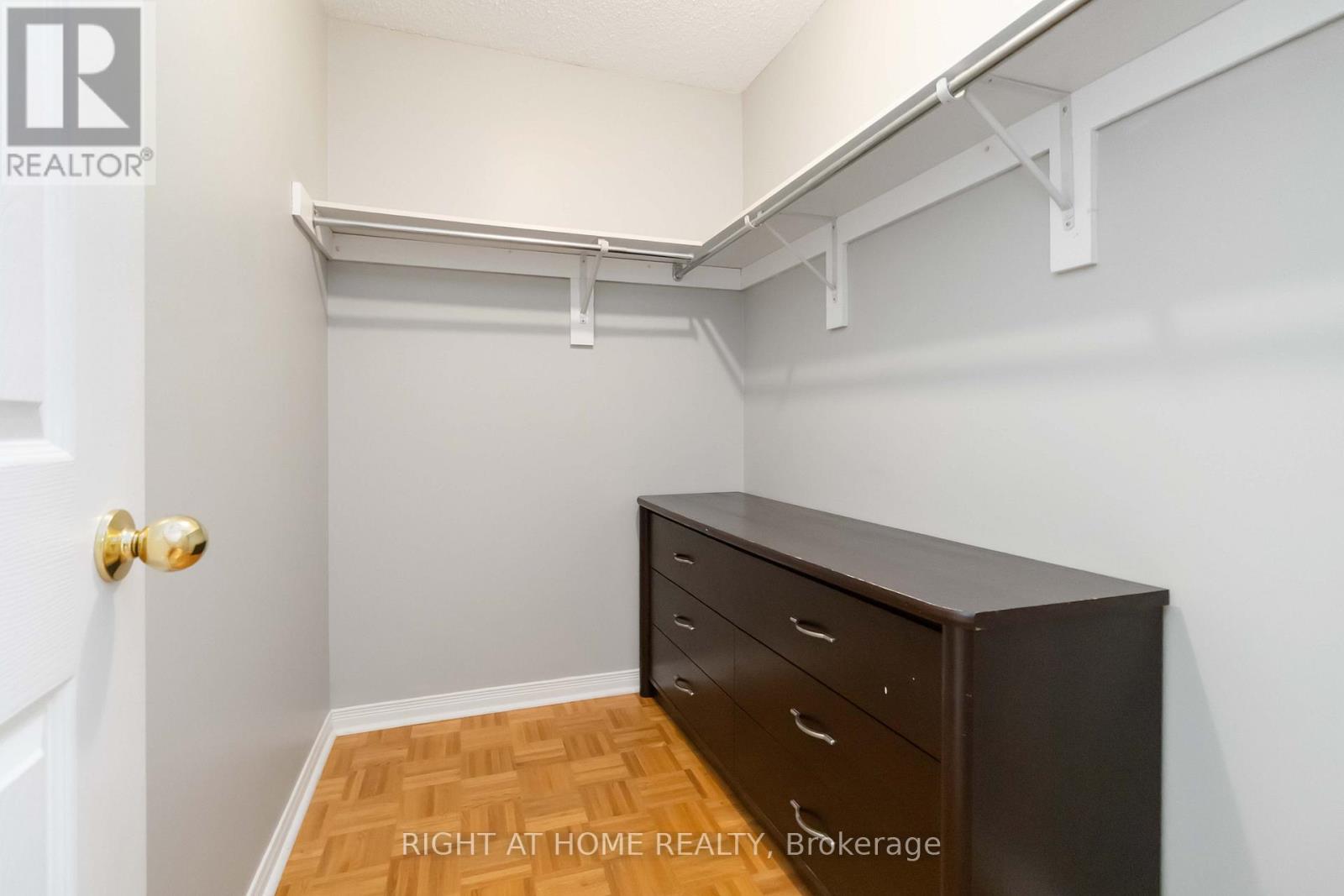 2466 Newcastle Crescent, Oakville, Ontario  L6M 4P3 - Photo 14 - W12475473