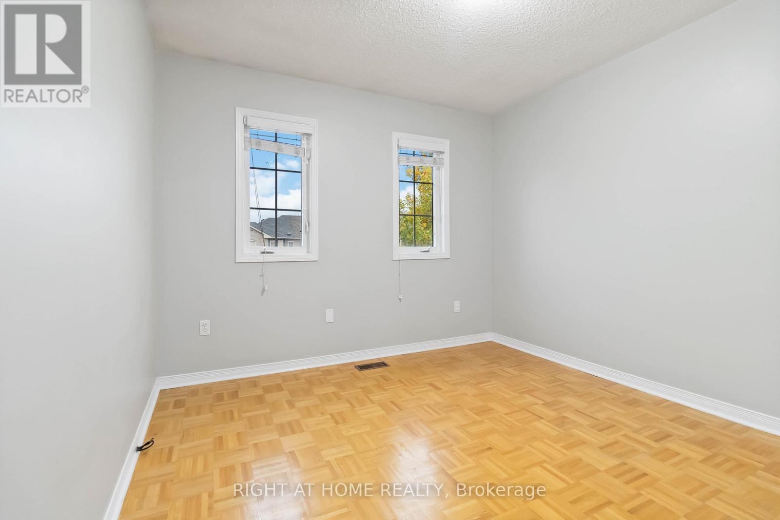 2466 Newcastle Crescent, Oakville, Ontario  L6M 4P3 - Photo 16 - W12475473