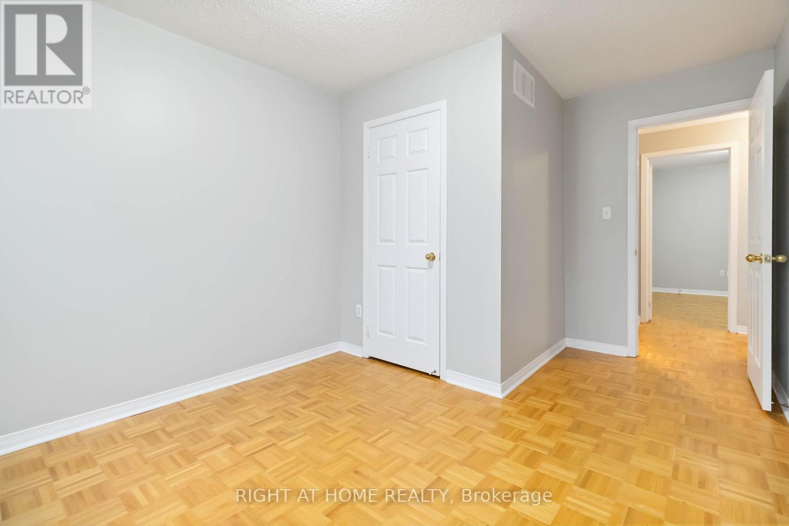 2466 Newcastle Crescent, Oakville, Ontario  L6M 4P3 - Photo 17 - W12475473