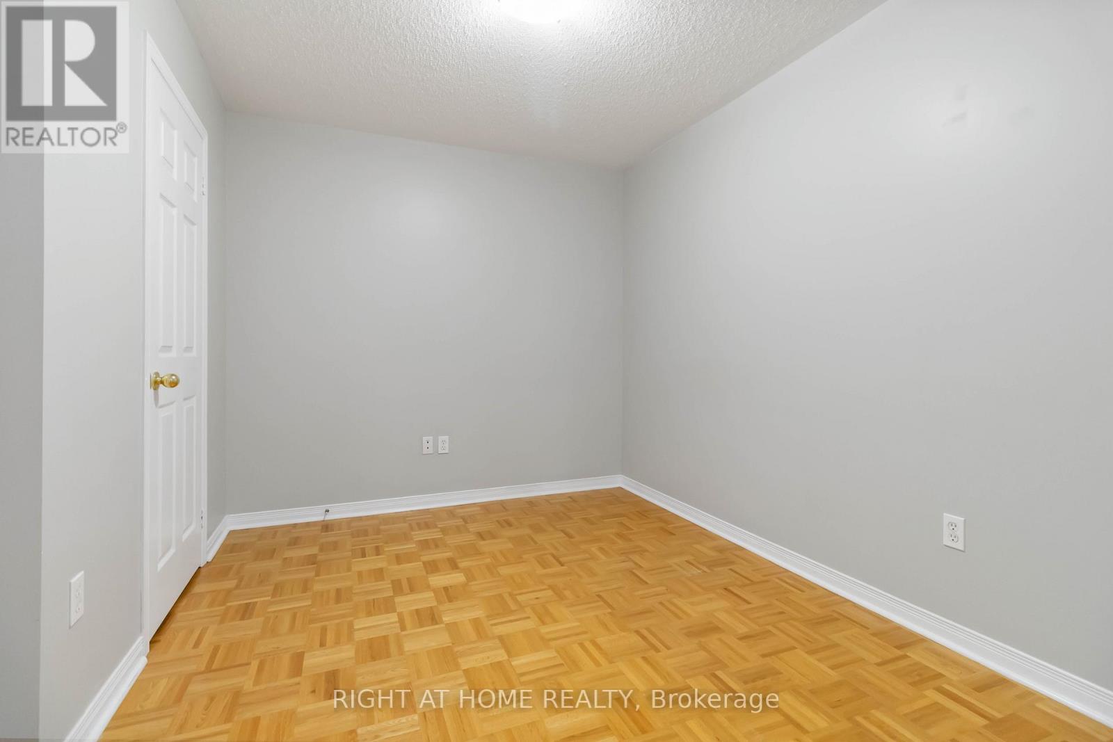2466 Newcastle Crescent, Oakville, Ontario  L6M 4P3 - Photo 19 - W12475473