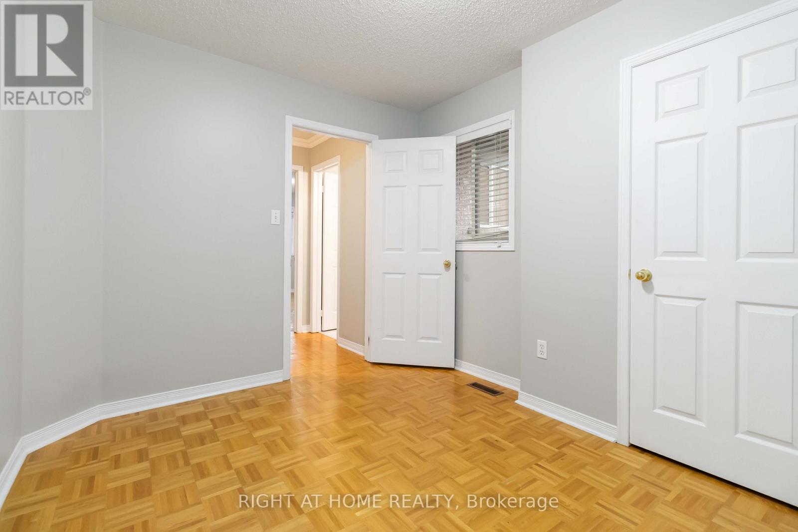 2466 Newcastle Crescent, Oakville, Ontario  L6M 4P3 - Photo 20 - W12475473