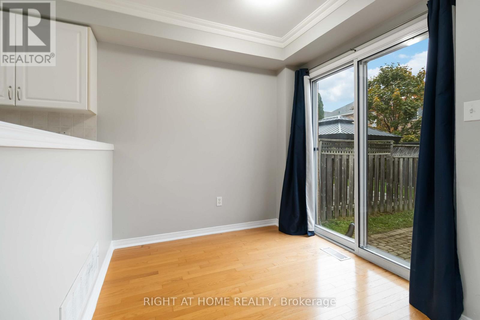 2466 Newcastle Crescent, Oakville, Ontario  L6M 4P3 - Photo 8 - W12475473