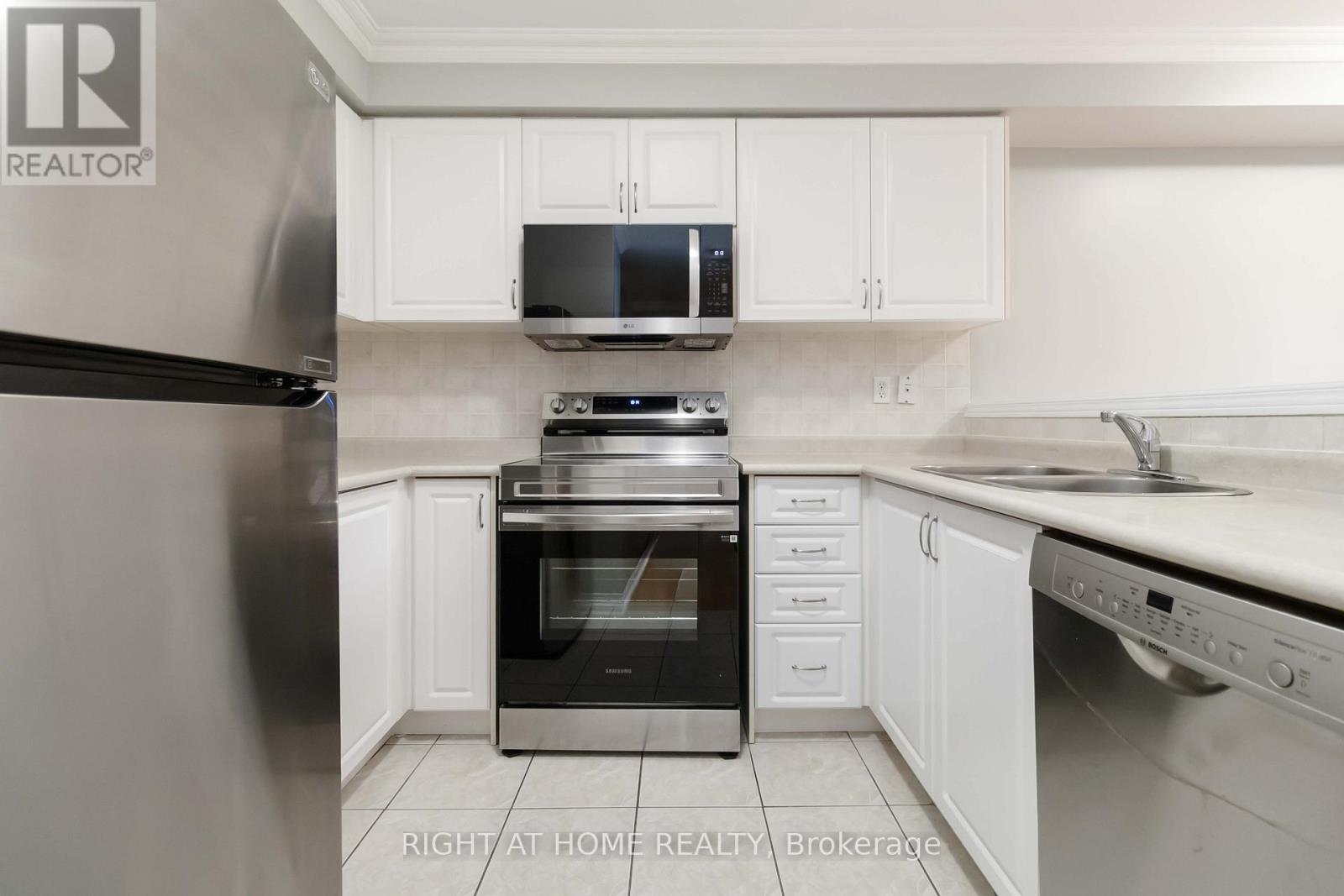2466 Newcastle Crescent, Oakville, Ontario  L6M 4P3 - Photo 9 - W12475473