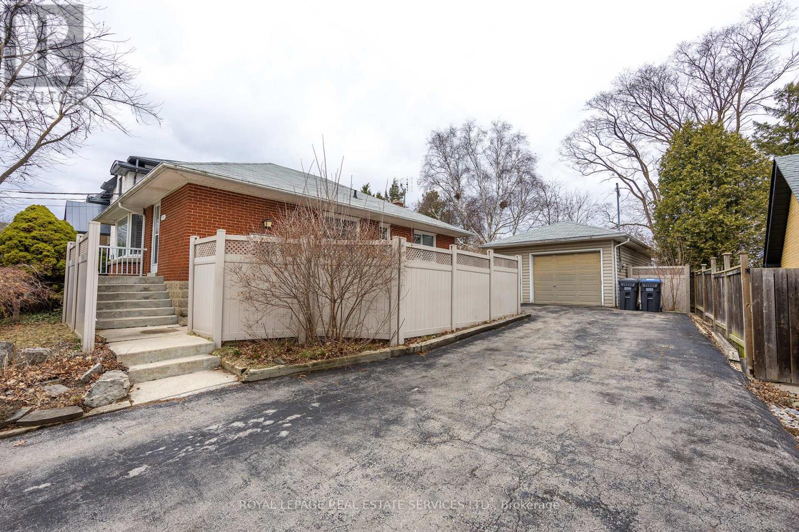 1361 Kenmuir Avenue, Mississauga, Ontario  L5G 4B3 - Photo 37 - W12475490