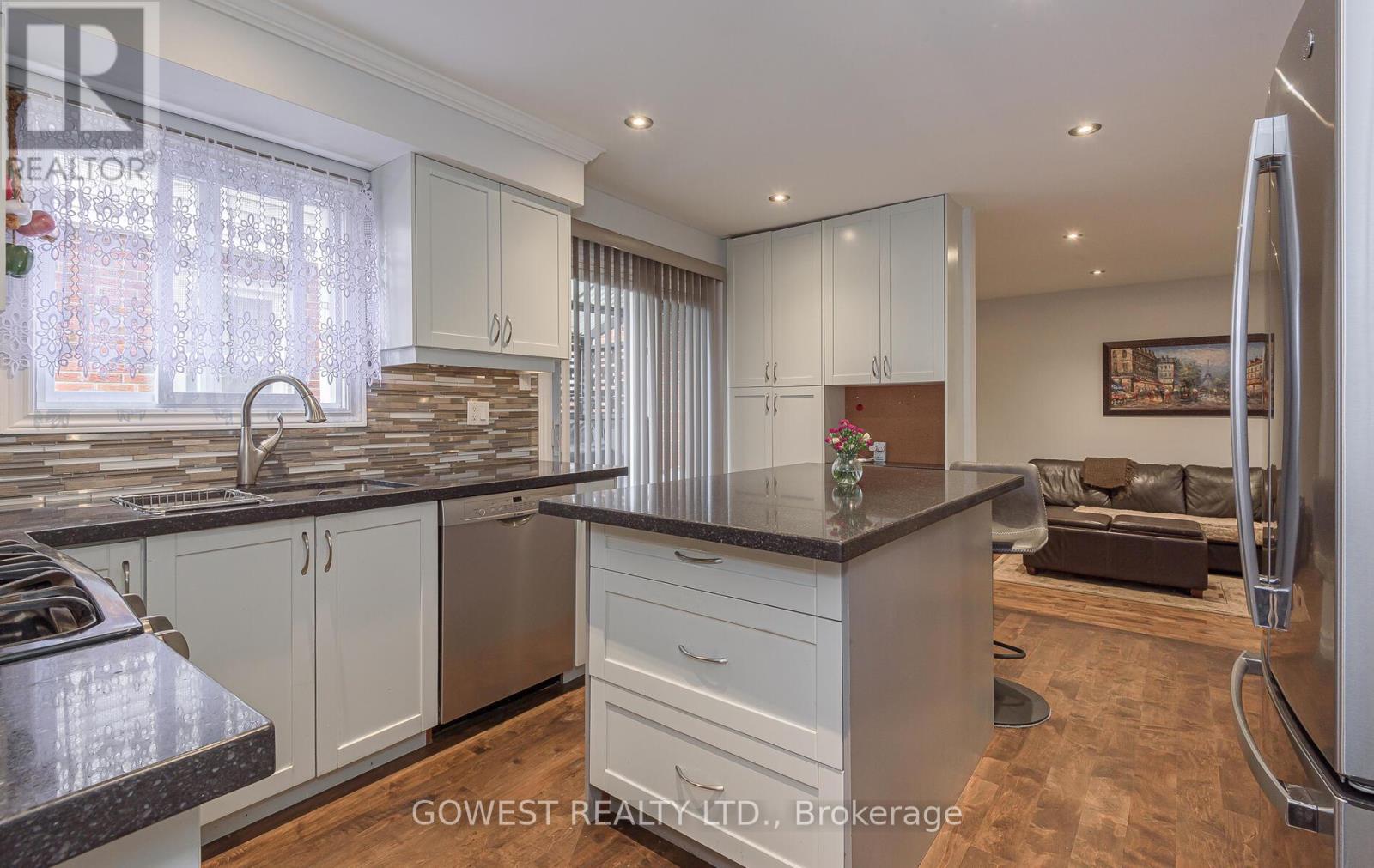 2194 Madden Boulevard, Oakville, Ontario  L6H 3M2 - Photo 11 - W12475513