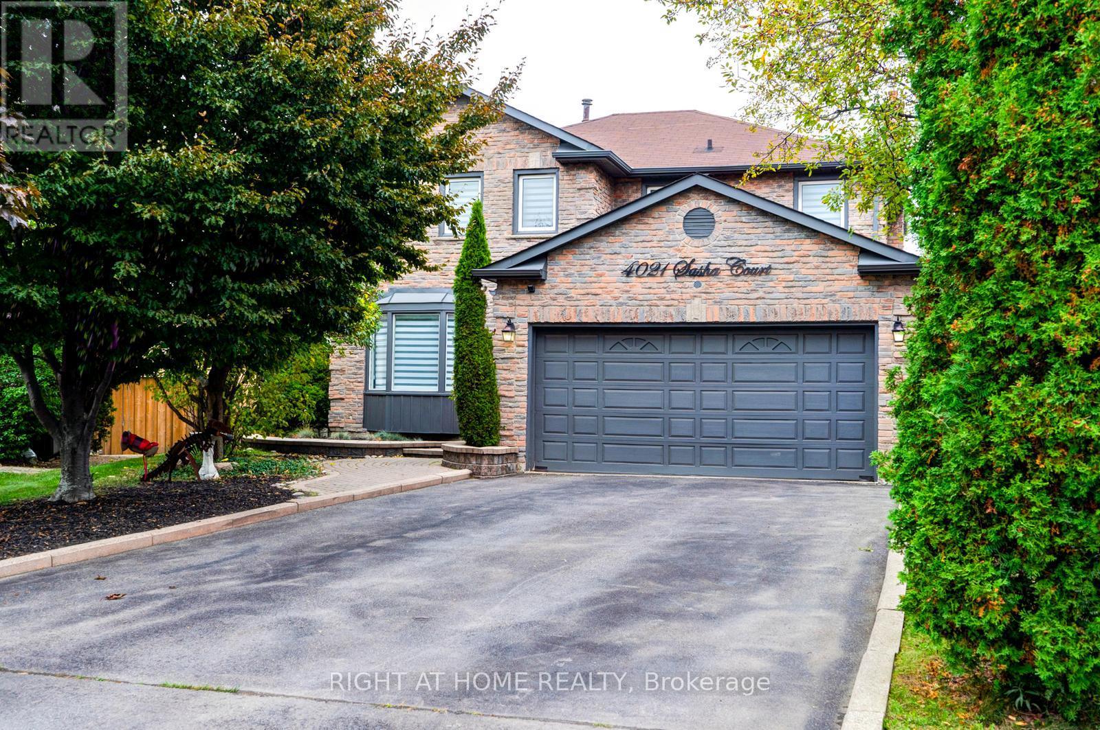 4021 Sasha Court, Mississauga, Ontario  L4W 3K9 - Photo 2 - W12475514