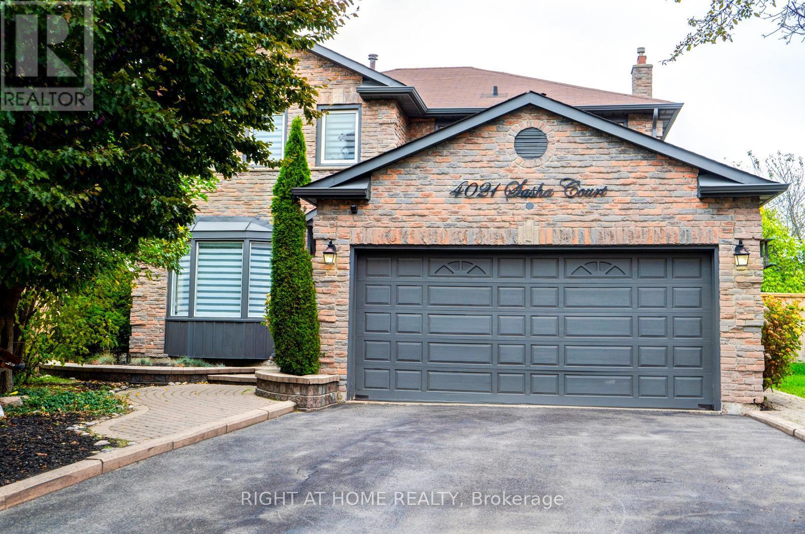 4021 Sasha Court, Mississauga, Ontario  L4W 3K9 - Photo 3 - W12475514