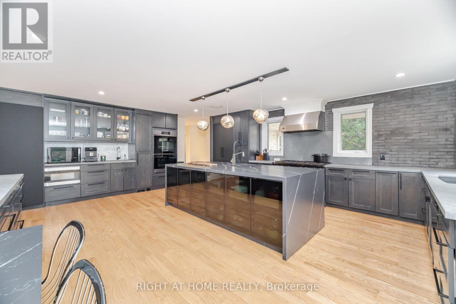 2154 Oneida Crescent, Mississauga, Ontario  L5C 1V6 - Photo 18 - W12475517