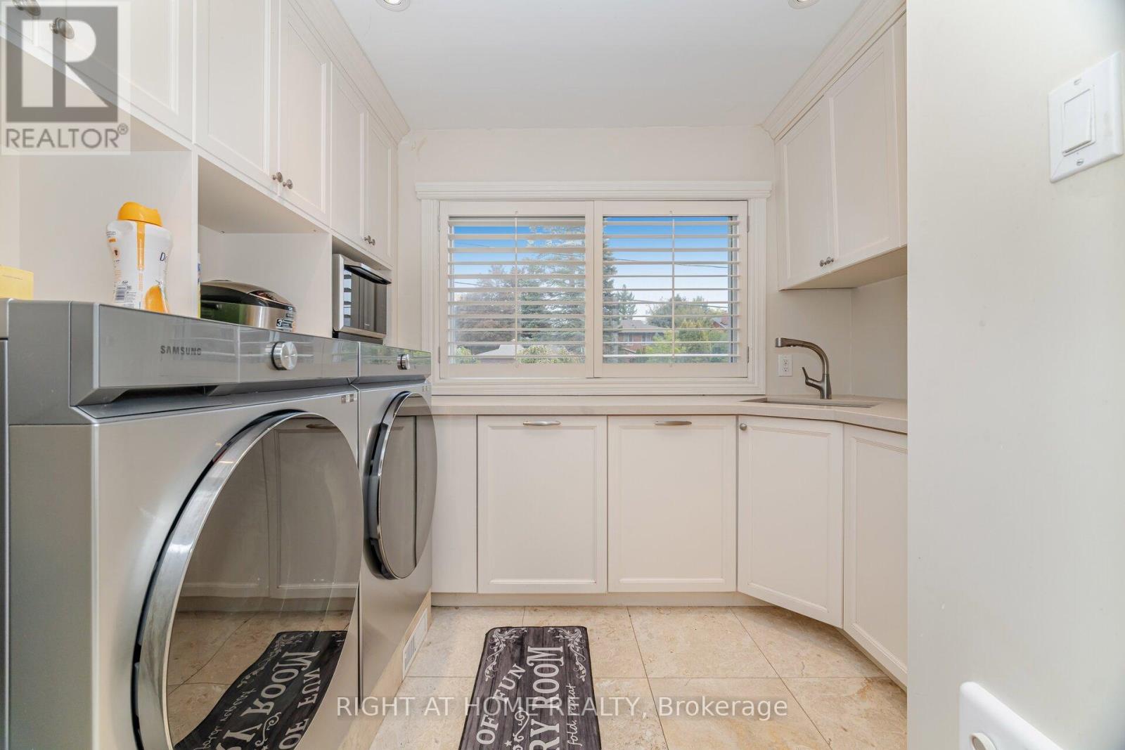 2154 Oneida Crescent, Mississauga, Ontario  L5C 1V6 - Photo 21 - W12475517