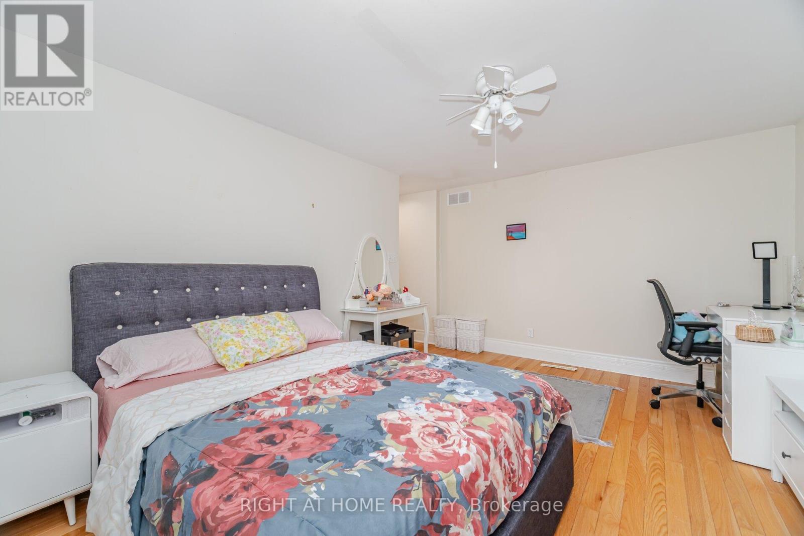 2154 Oneida Crescent, Mississauga, Ontario  L5C 1V6 - Photo 32 - W12475517