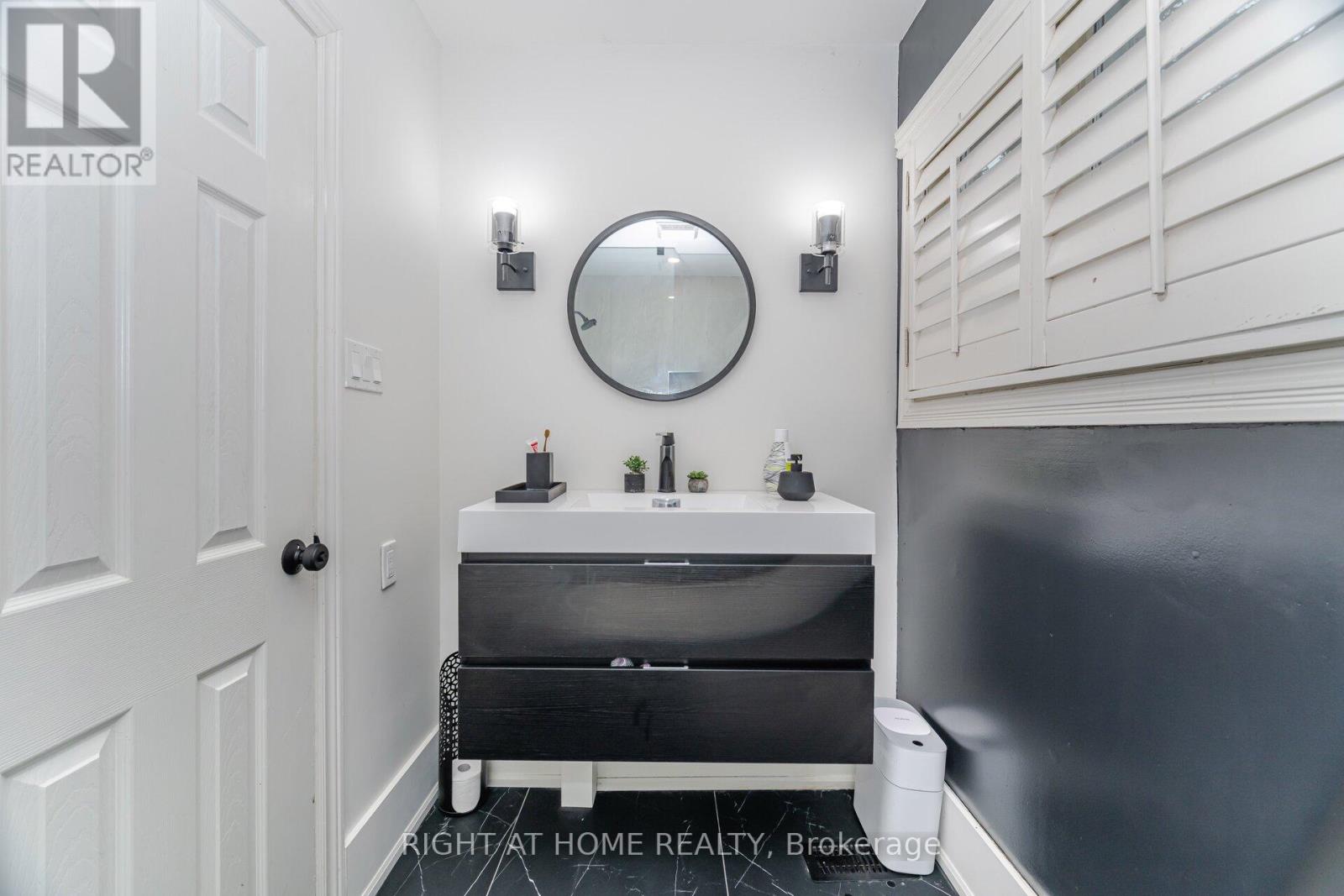 2154 Oneida Crescent, Mississauga, Ontario  L5C 1V6 - Photo 33 - W12475517