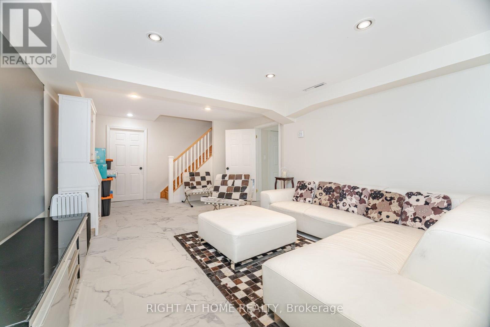 2154 Oneida Crescent, Mississauga, Ontario  L5C 1V6 - Photo 36 - W12475517