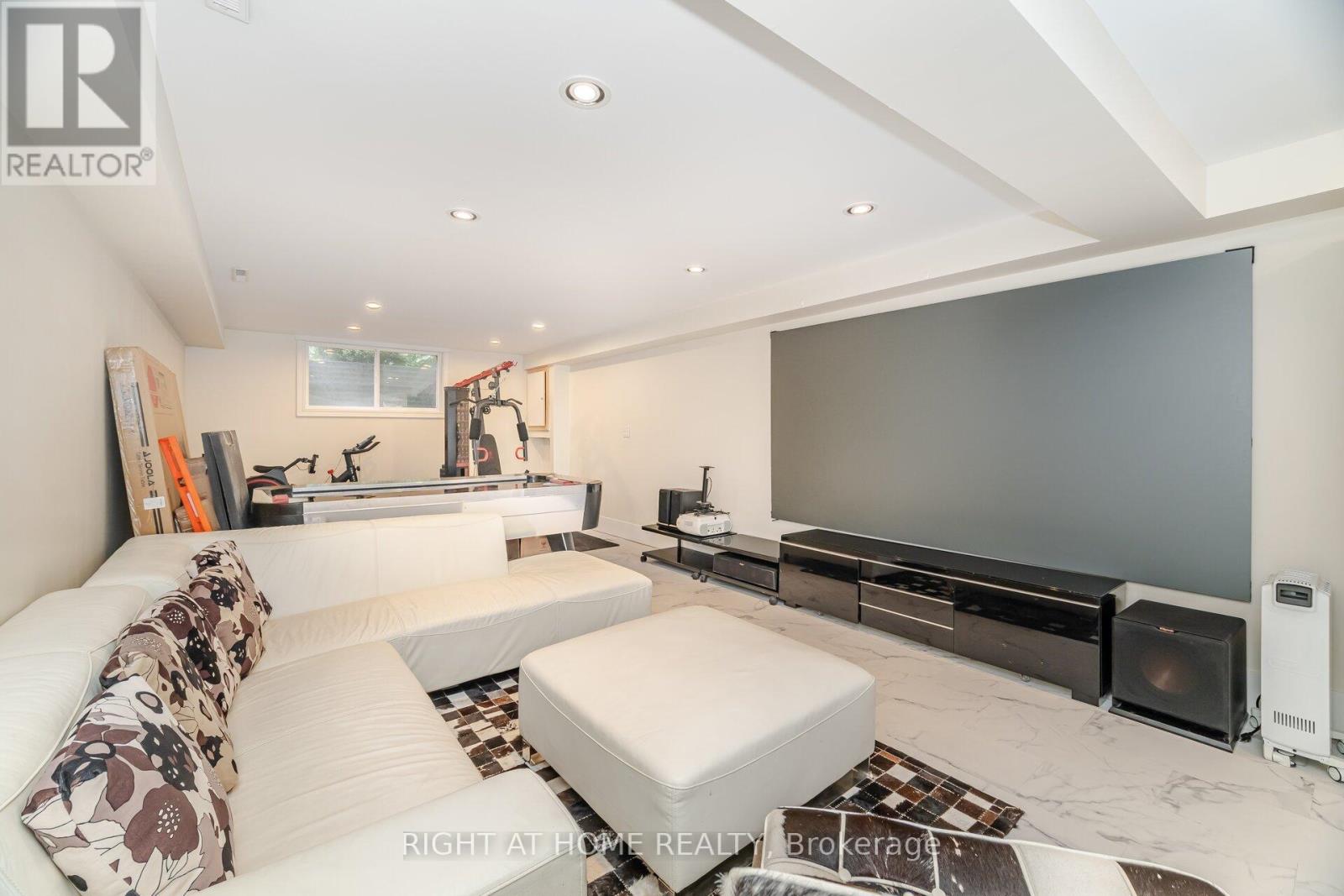 2154 Oneida Crescent, Mississauga, Ontario  L5C 1V6 - Photo 37 - W12475517