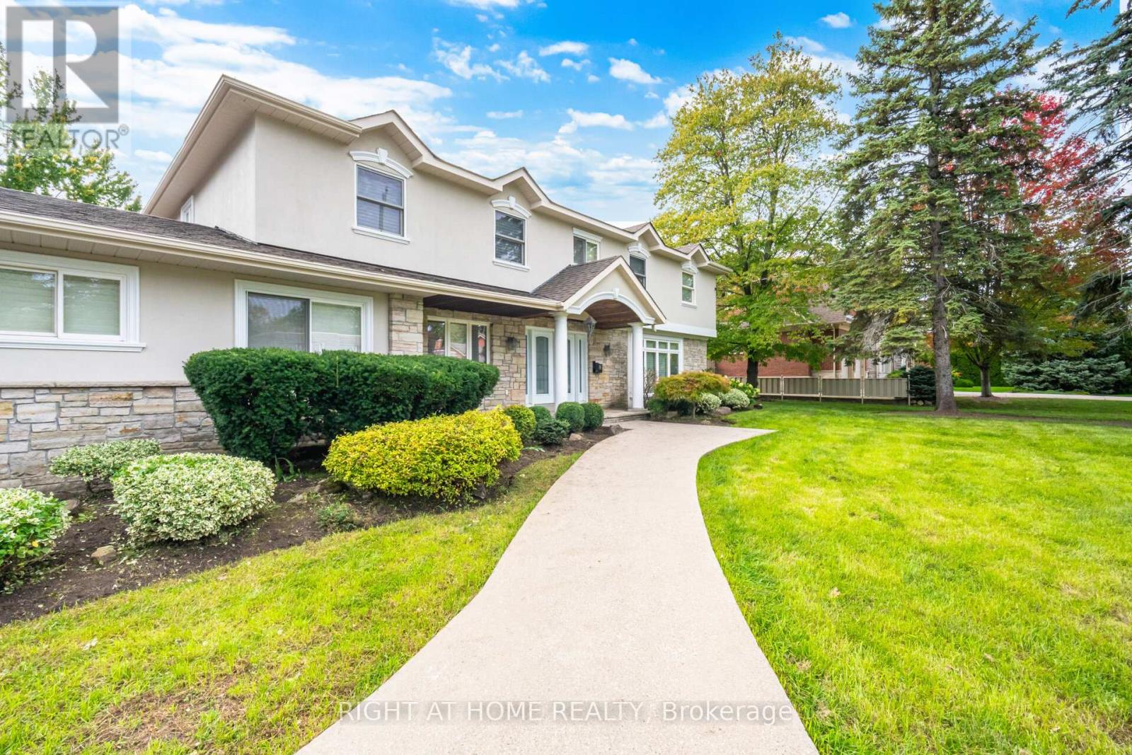 2154 Oneida Crescent, Mississauga, Ontario  L5C 1V6 - Photo 4 - W12475517