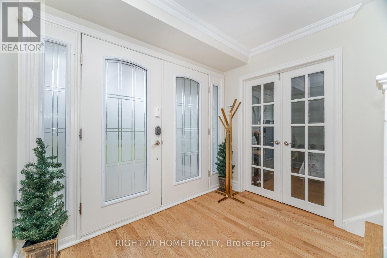 2154 Oneida Crescent, Mississauga, Ontario  L5C 1V6 - Photo 7 - W12475517
