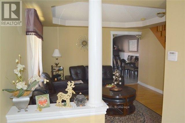 641 Macbeth Heights, Mississauga, Ontario  L5W 1E5 - Photo 2 - W12475521