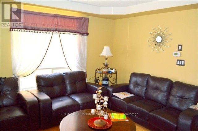641 Macbeth Heights, Mississauga, Ontario  L5W 1E5 - Photo 3 - W12475521