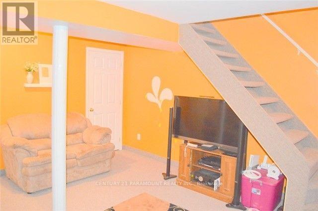 641 Macbeth Heights, Mississauga, Ontario  L5W 1E5 - Photo 7 - W12475521