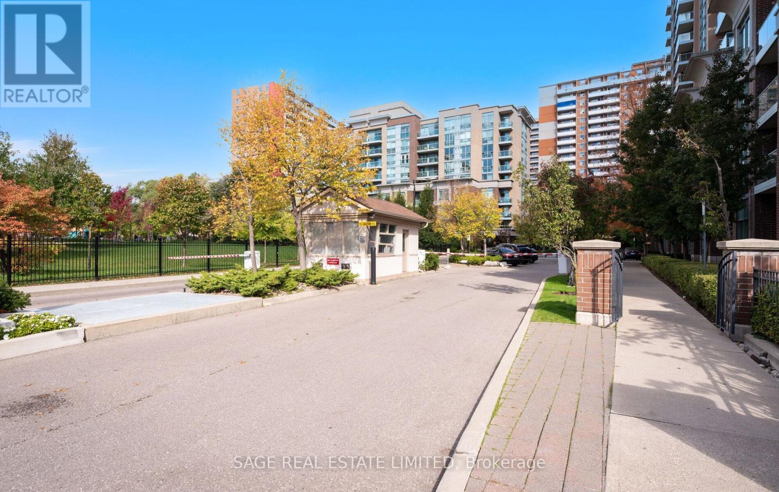 Ph2 - 15 Michael Power Place, Toronto (Islington-City Centre West), Ontario  M9A 5G4 - Photo 3 - W12475535