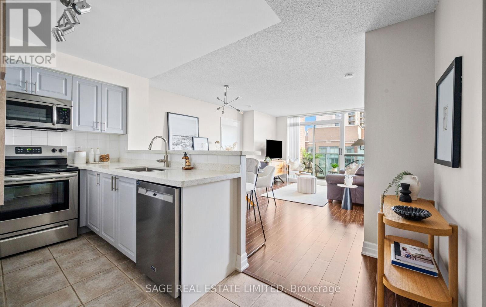 Ph2 - 15 Michael Power Place, Toronto (Islington-City Centre West), Ontario  M9A 5G4 - Photo 7 - W12475535