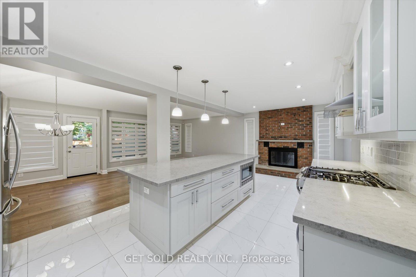 18 Mill Street S, Brampton (Downtown Brampton), Ontario  L6Y 1S5 - Photo 12 - W12475537