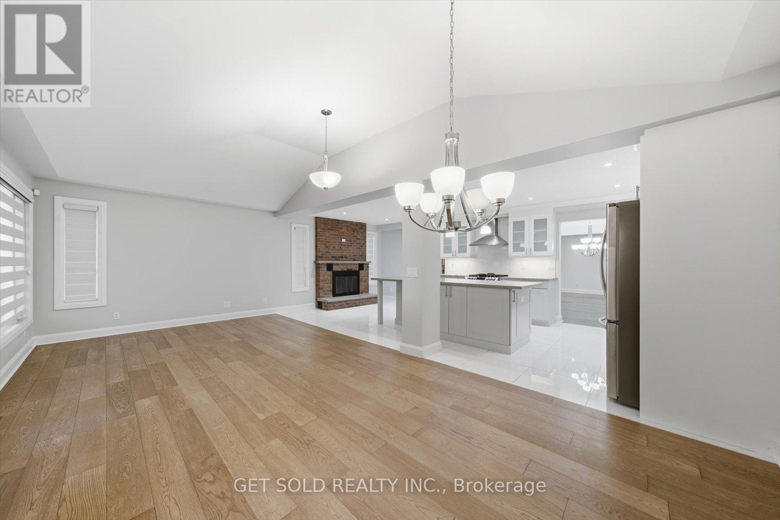 18 Mill Street S, Brampton (Downtown Brampton), Ontario  L6Y 1S5 - Photo 18 - W12475537