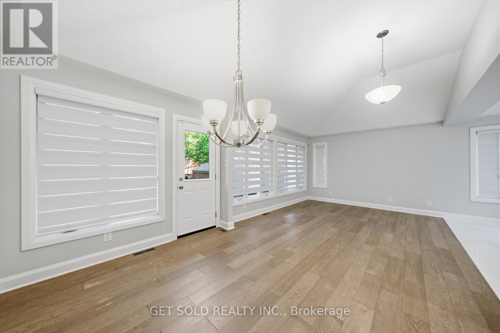 18 Mill Street S, Brampton (Downtown Brampton), Ontario  L6Y 1S5 - Photo 19 - W12475537