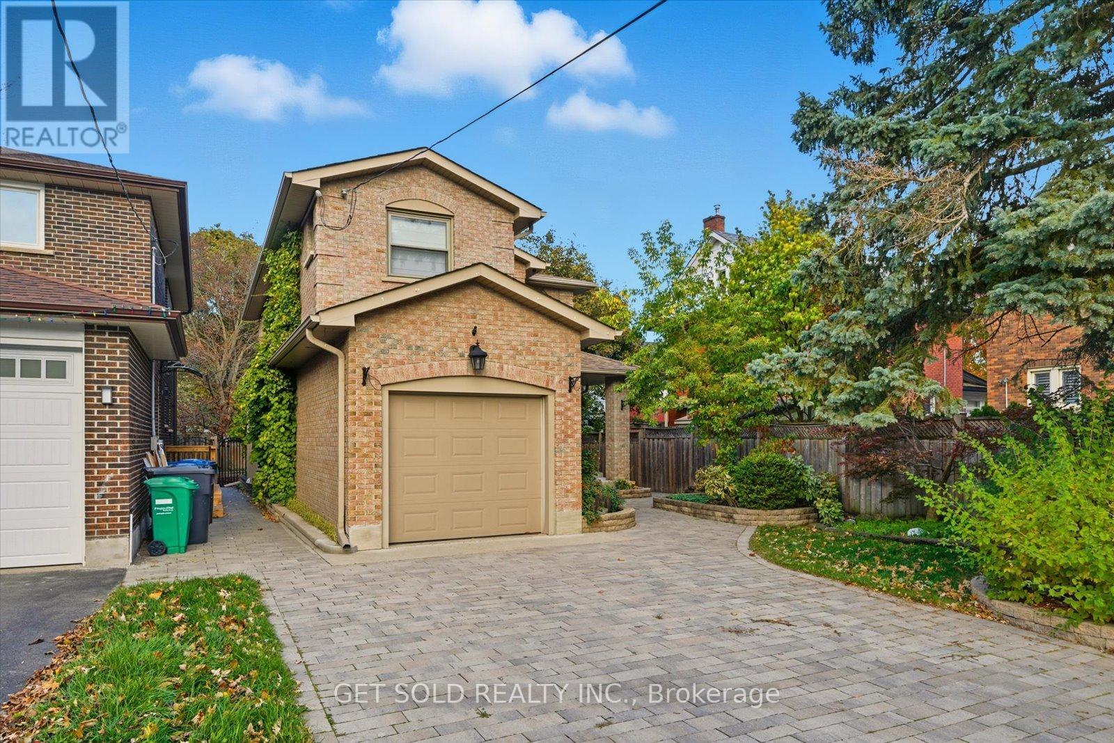 18 Mill Street S, Brampton (Downtown Brampton), Ontario  L6Y 1S5 - Photo 2 - W12475537