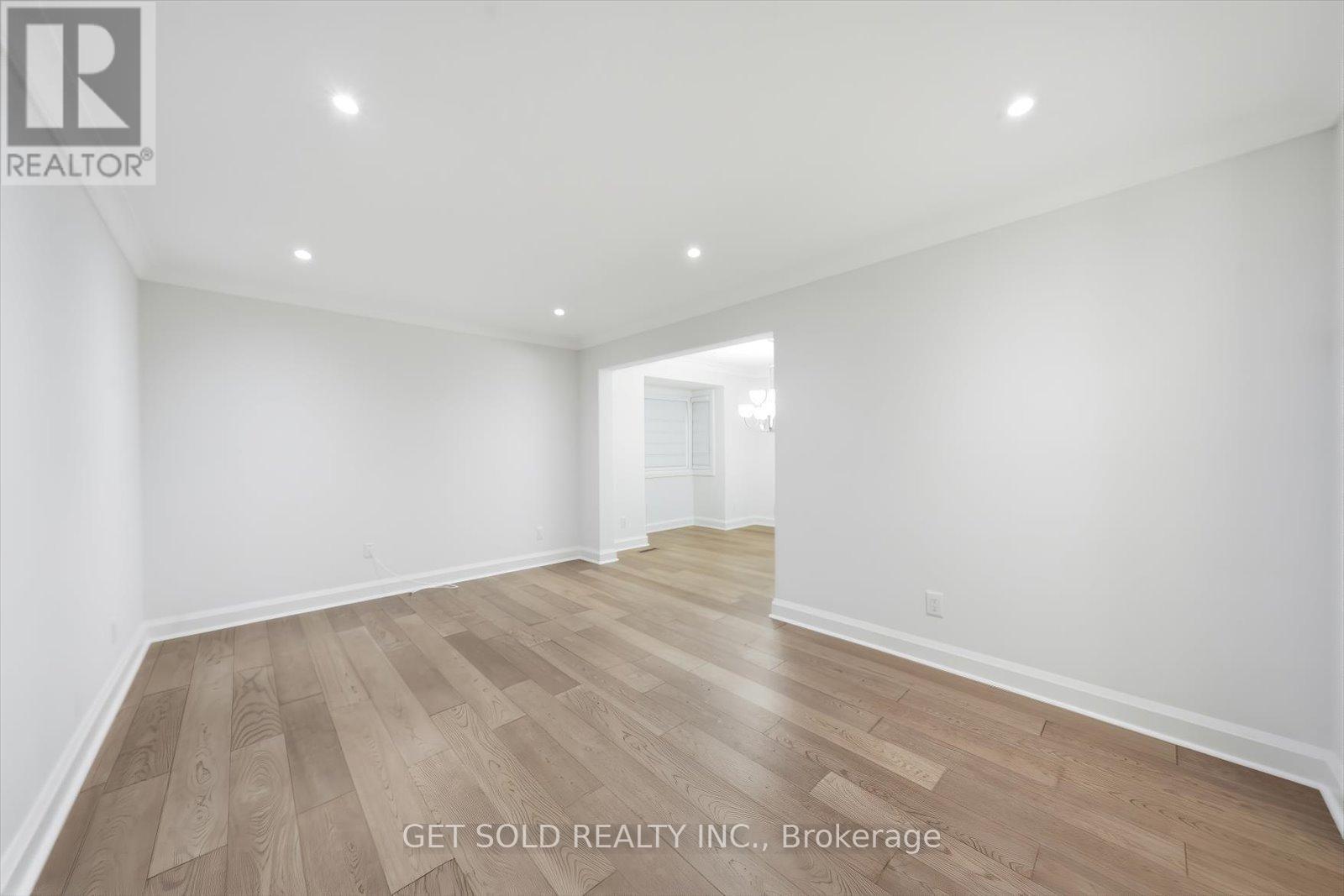 18 Mill Street S, Brampton (Downtown Brampton), Ontario  L6Y 1S5 - Photo 8 - W12475537