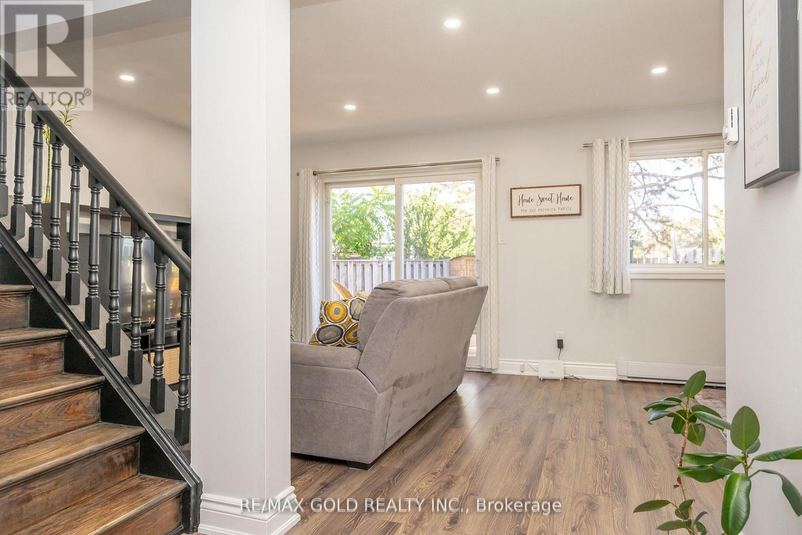 18 Juliette Square, Brampton (Northgate), Ontario  L6S 2M6 - Photo 10 - W12475540