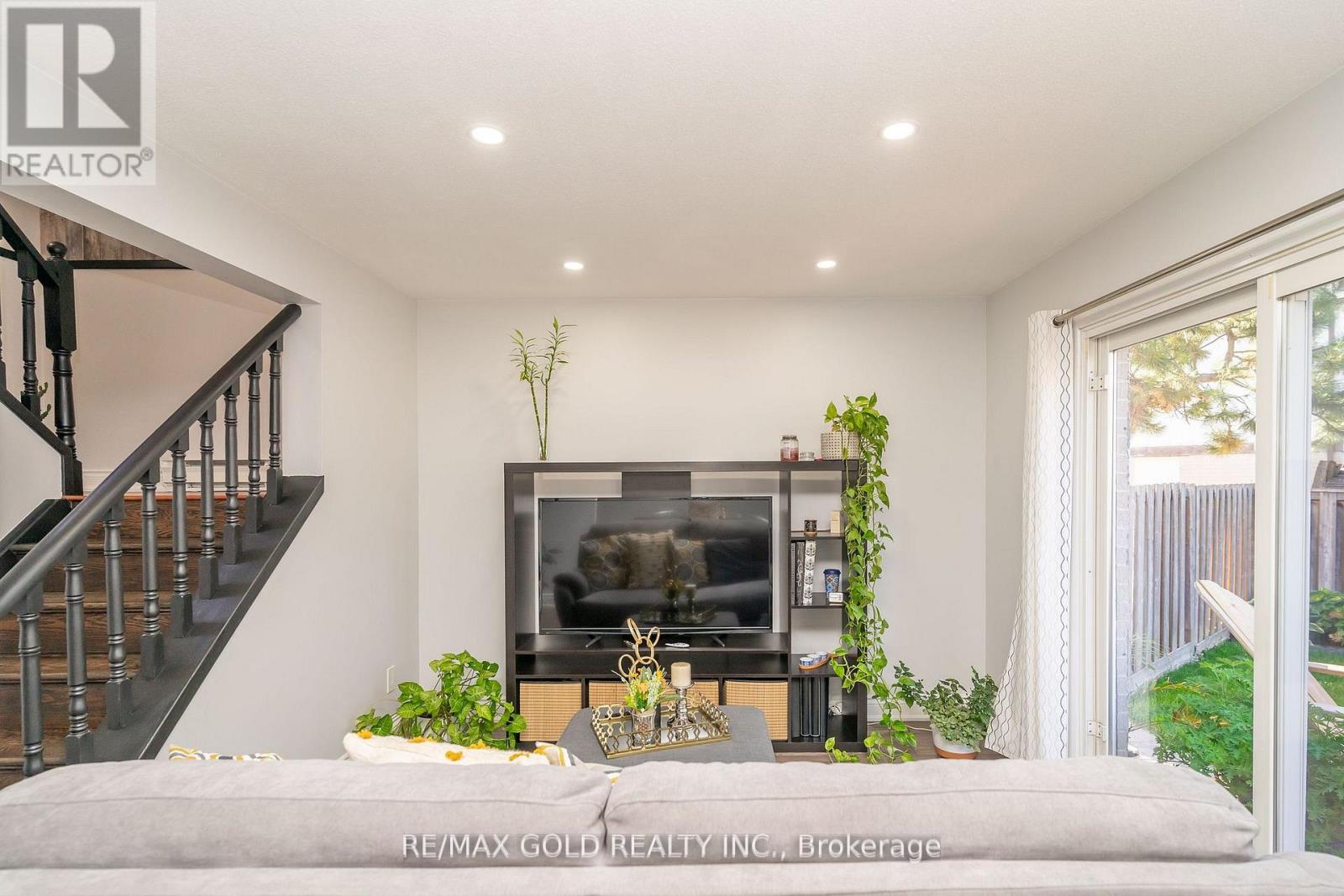 18 Juliette Square, Brampton (Northgate), Ontario  L6S 2M6 - Photo 12 - W12475540