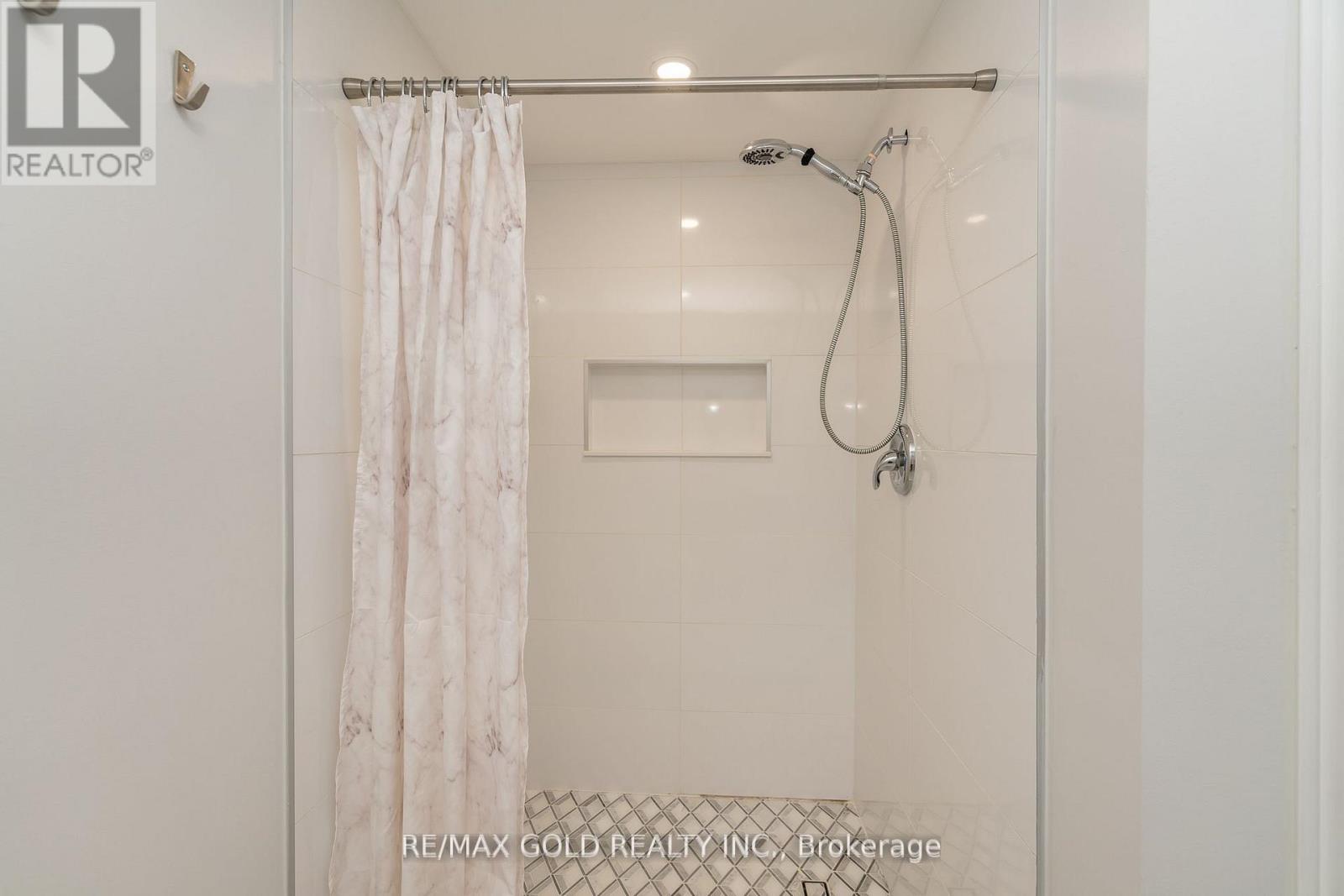 18 Juliette Square, Brampton (Northgate), Ontario  L6S 2M6 - Photo 35 - W12475540