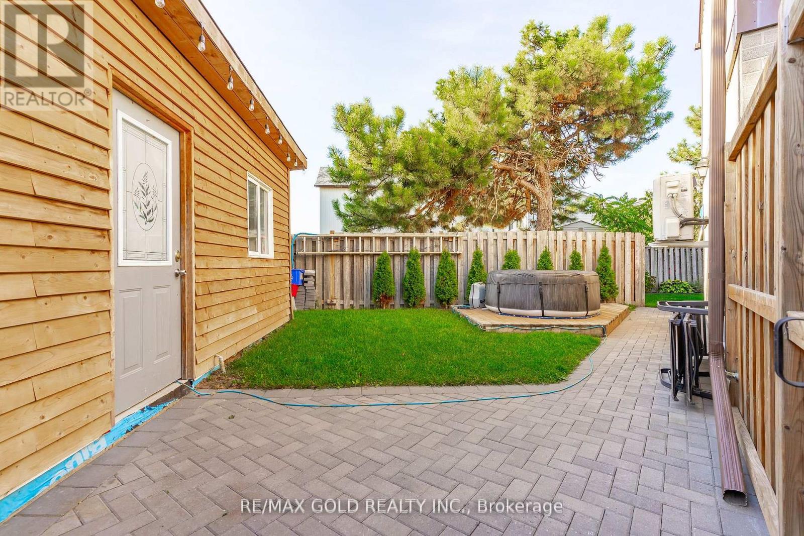18 Juliette Square, Brampton (Northgate), Ontario  L6S 2M6 - Photo 37 - W12475540
