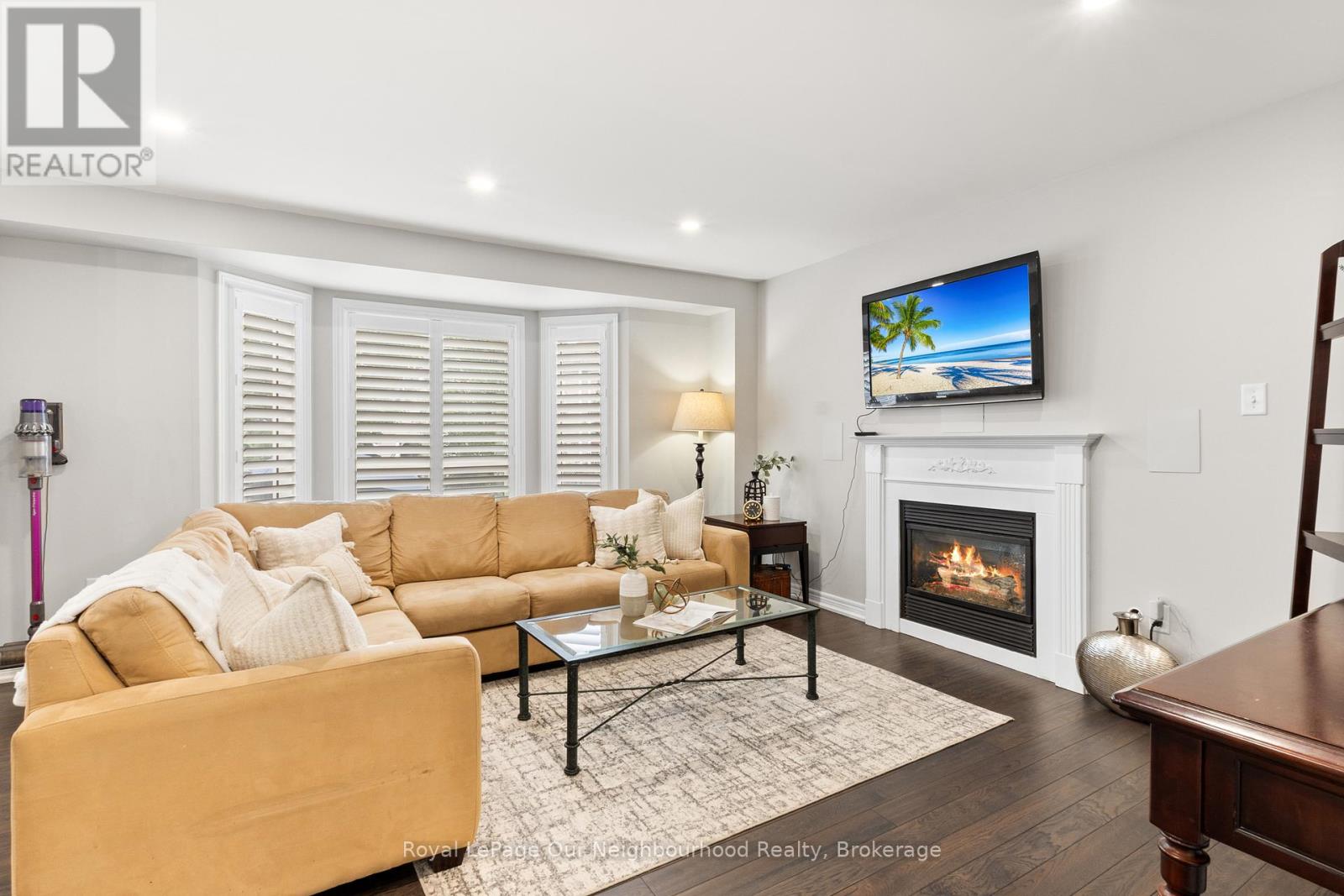 862 Audley Road S, Ajax (South East), Ontario  L1Z 1M4 - Photo 3 - E12475585
