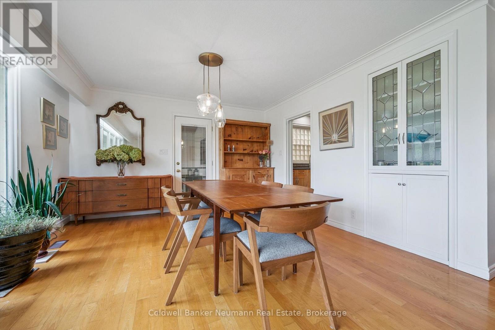 36 Harcourt Drive, Guelph (Dovercliffe Park/old University), Ontario  N1G 1J6 - Photo 7 - X12476039
