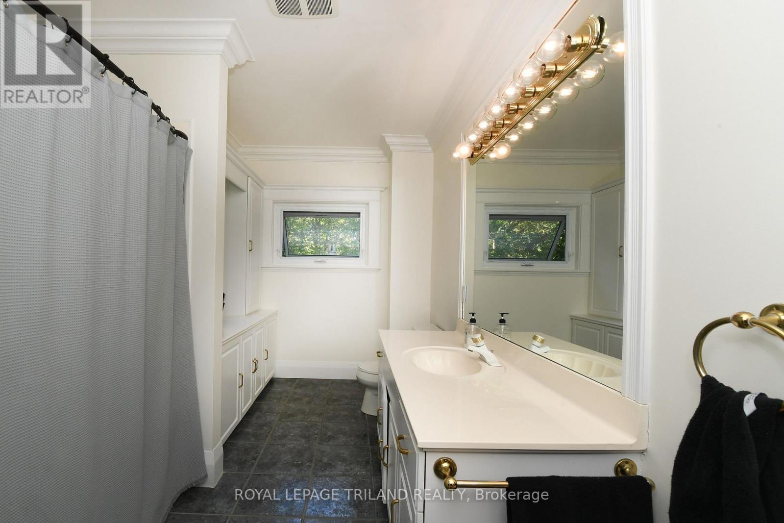 12 Victoria Street, Middlesex Centre, Ontario  N7A 2R5 - Photo 18 - X12476000