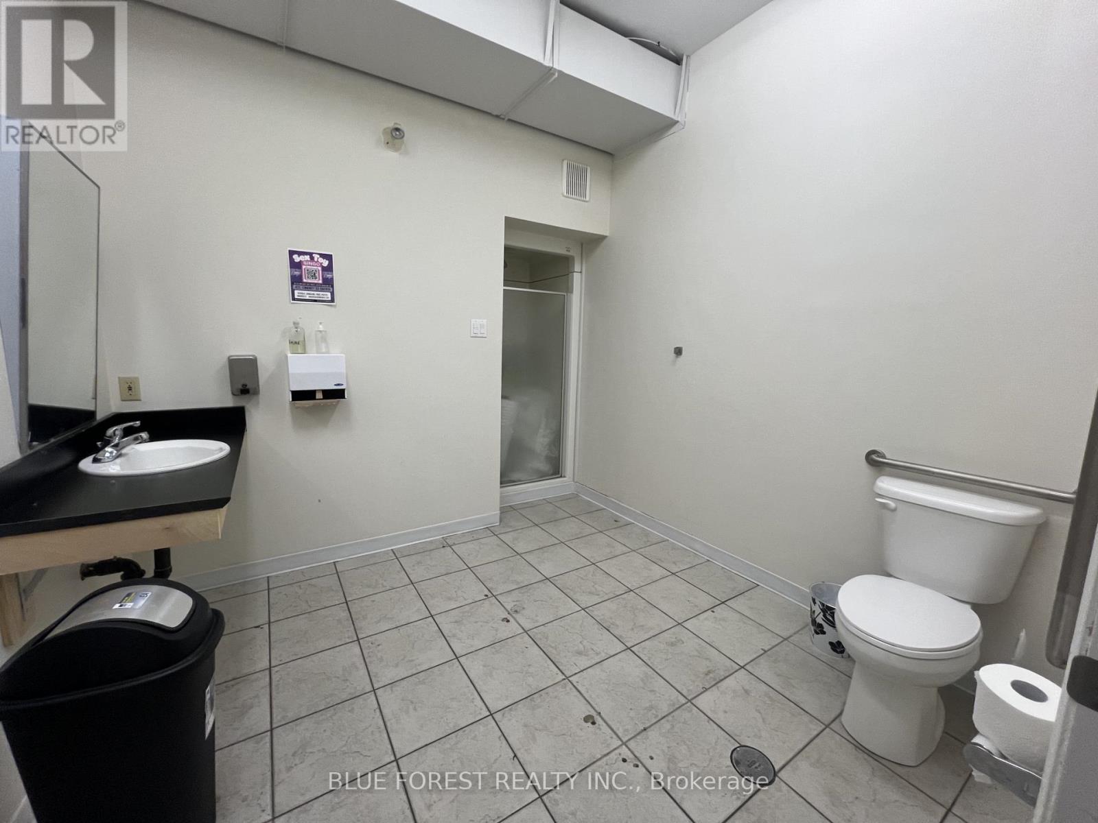 206 Piccadilly Street, London East, Ontario  N6A 1S1 - Photo 12 - X12476069