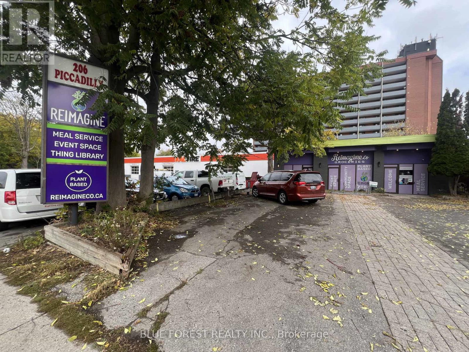 206 Piccadilly Street, London East, Ontario  N6A 1S1 - Photo 2 - X12476069