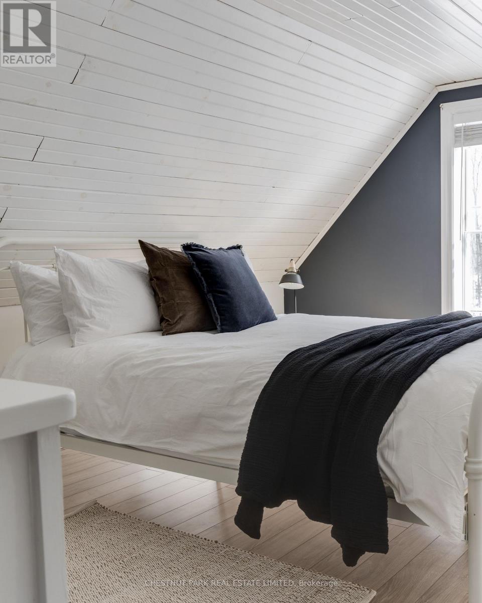 13435 Loyalist Parkway, Prince Edward County (Hallowell Ward), Ontario  K0K 2T0 - Photo 21 - X12476034