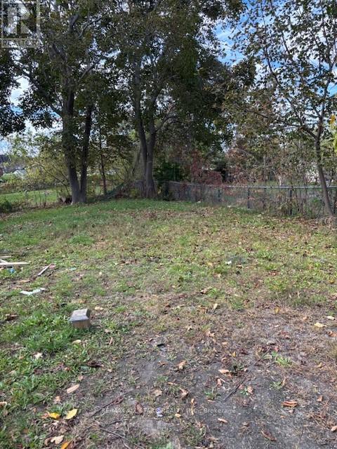 18 Lindsay Street, Kawartha Lakes (Fenelon Falls), Ontario  K0M 1N0 - Photo 12 - X12476126