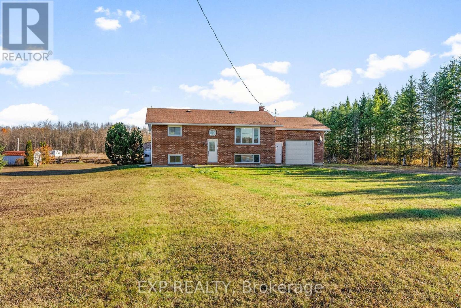 1860 Lochwinnoch Road, Horton, Ontario  K7V 3Z4 - Photo 3 - X12476031